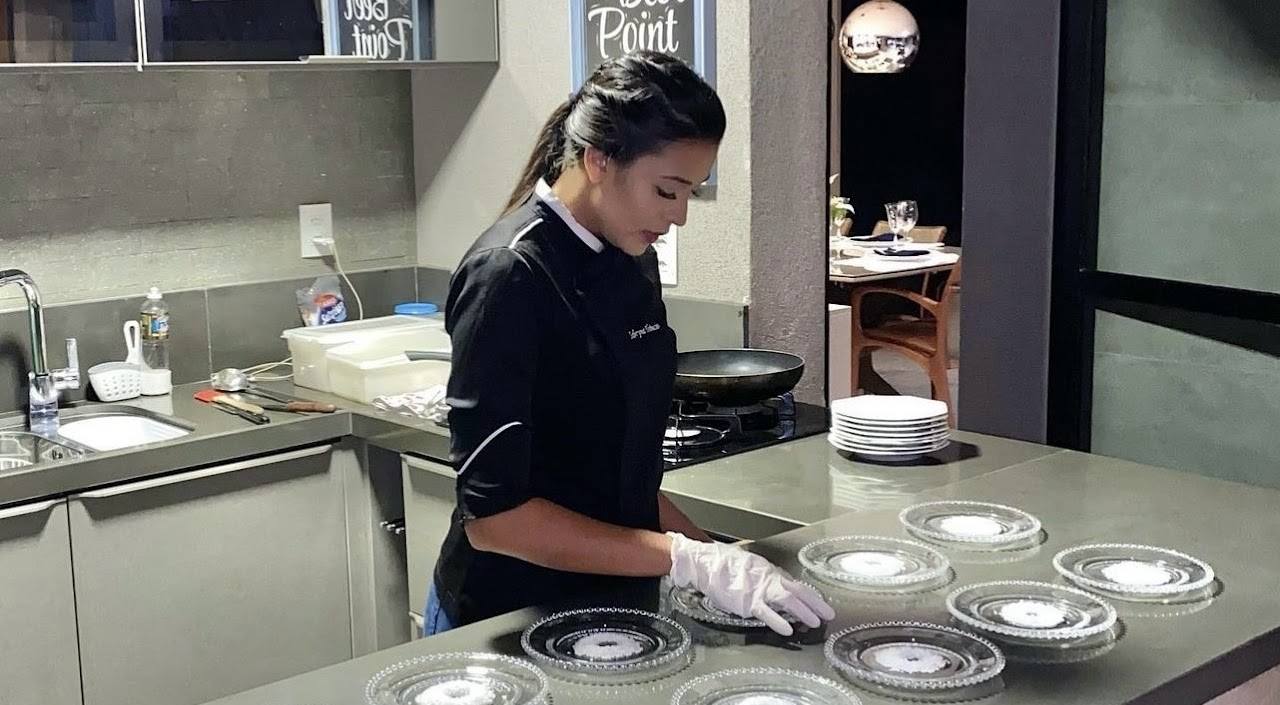 Chef Sabryna na cozinha profissional
