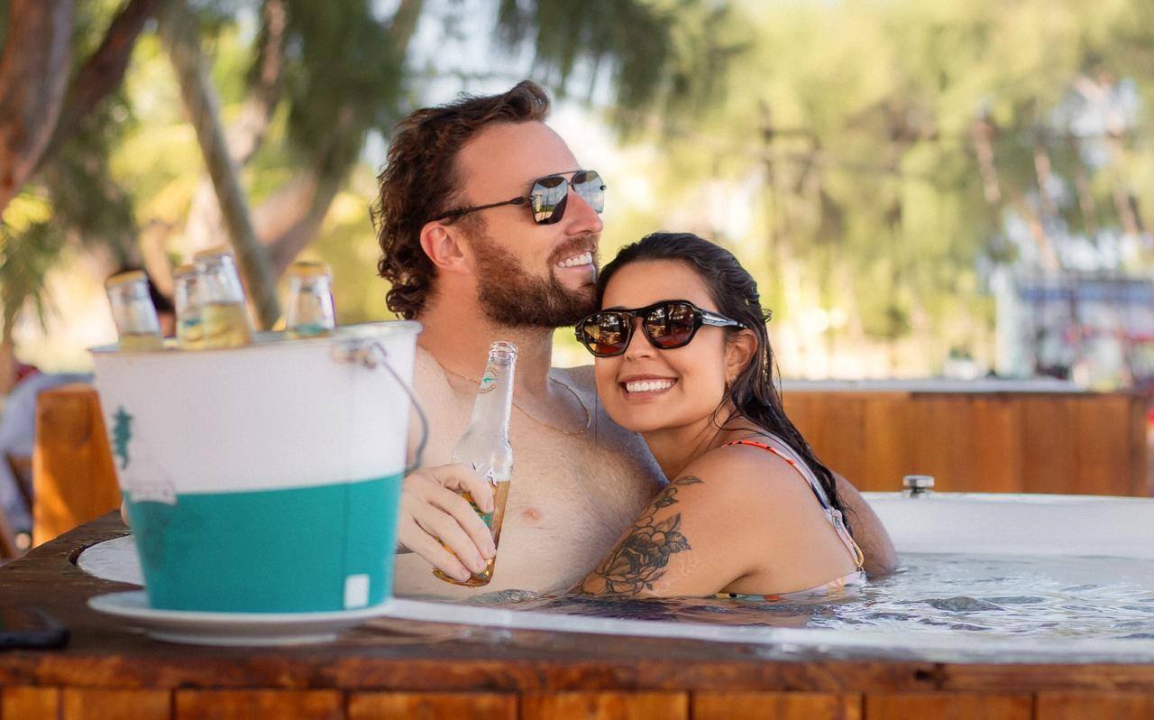 Casal na hidromassagem