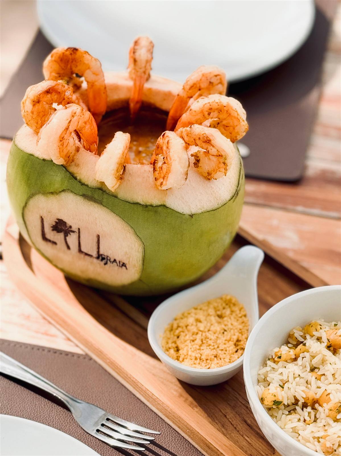Camarão no Coco Verde